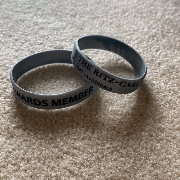 Ritz Carlton Fort Lauderdale rewards member bundle of 2 jelly bracelets NWOT - Picture 3 of 3